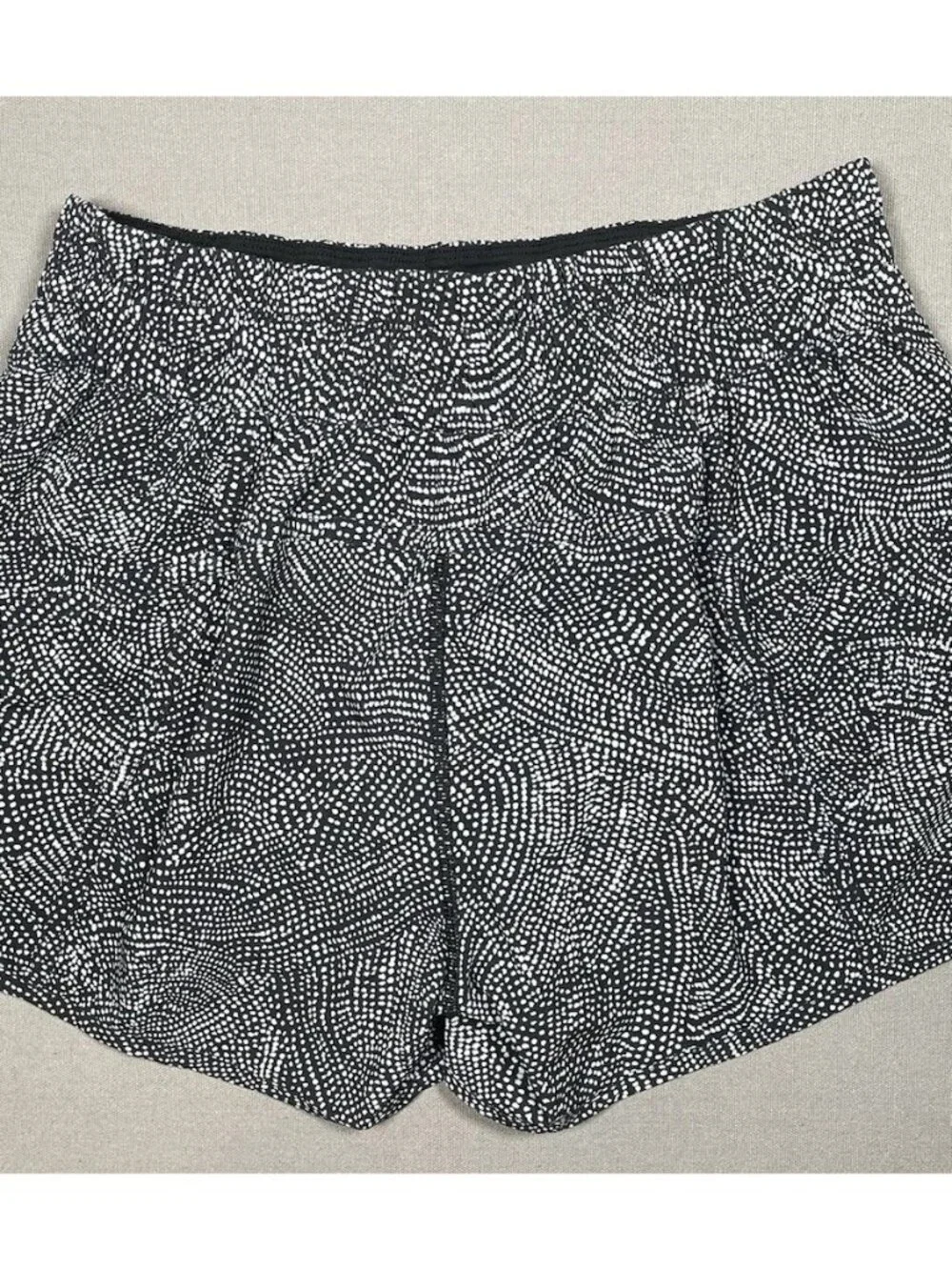 Lululemon Tracker Elastic Waist Lined Black White Dotted Shorts - Women Size 8